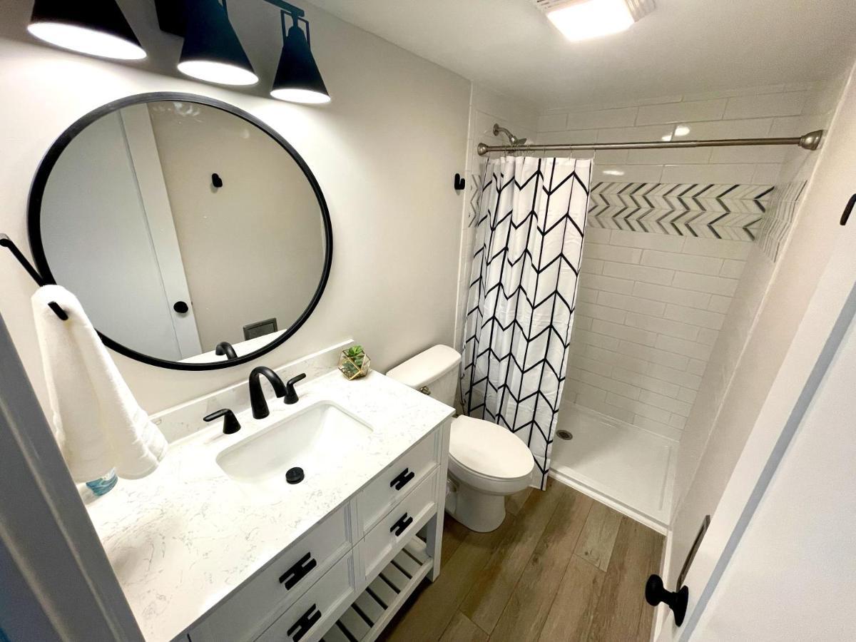 Newly Remodeled Mid-Century Modern Lake Condo Женевско езеро Екстериор снимка