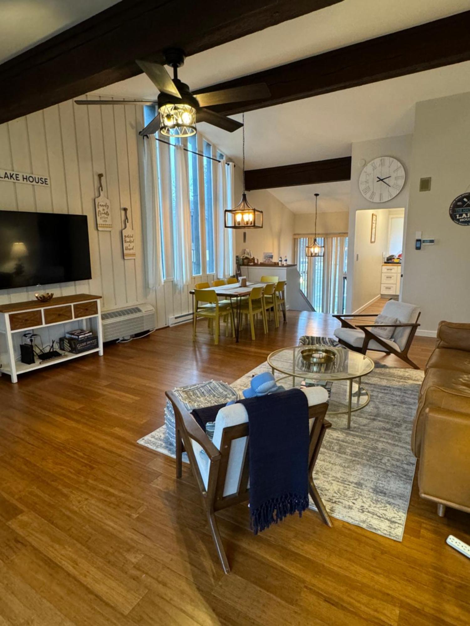 Newly Remodeled Mid-Century Modern Lake Condo Женевско езеро Екстериор снимка