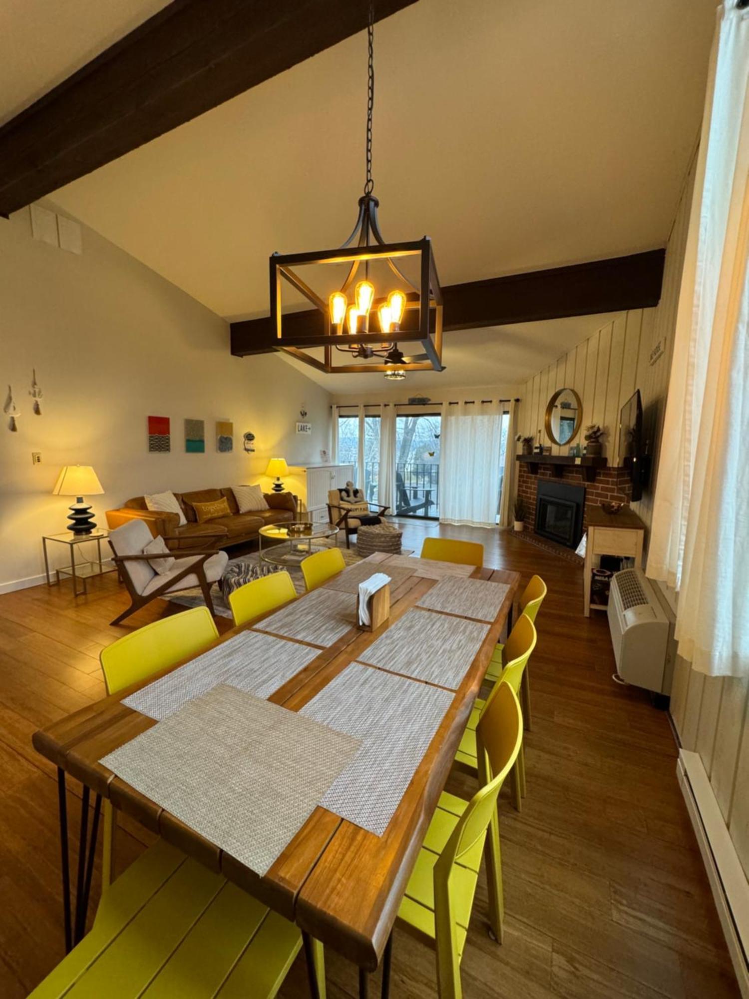 Newly Remodeled Mid-Century Modern Lake Condo Женевско езеро Екстериор снимка